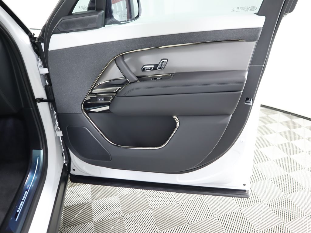2025 Land Rover Range Rover Sport SE photo 25