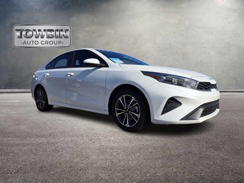 2022 Kia Forte LXS photo 2