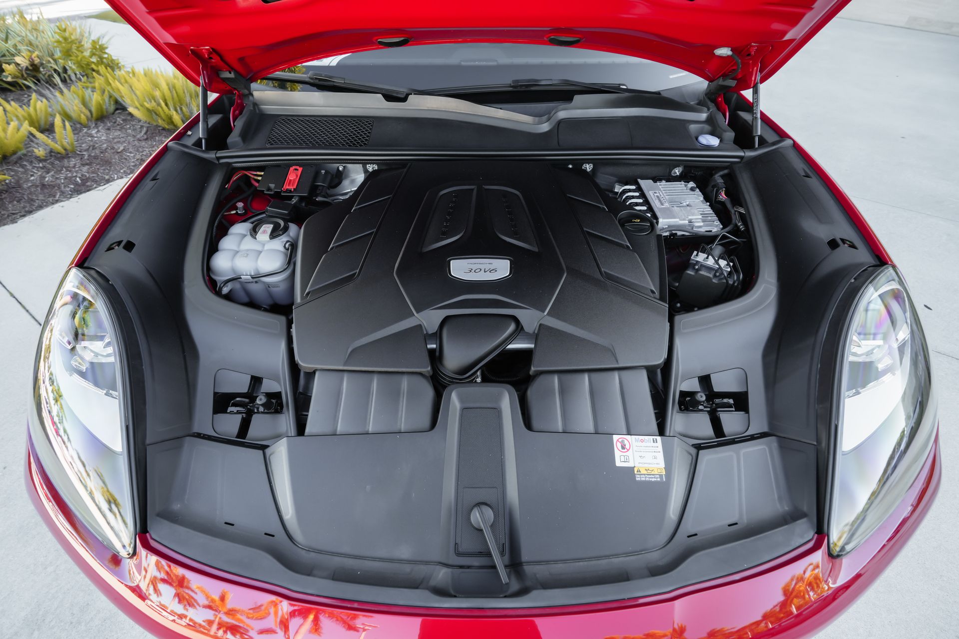 2023 Porsche Cayenne Platinum Edition photo 42