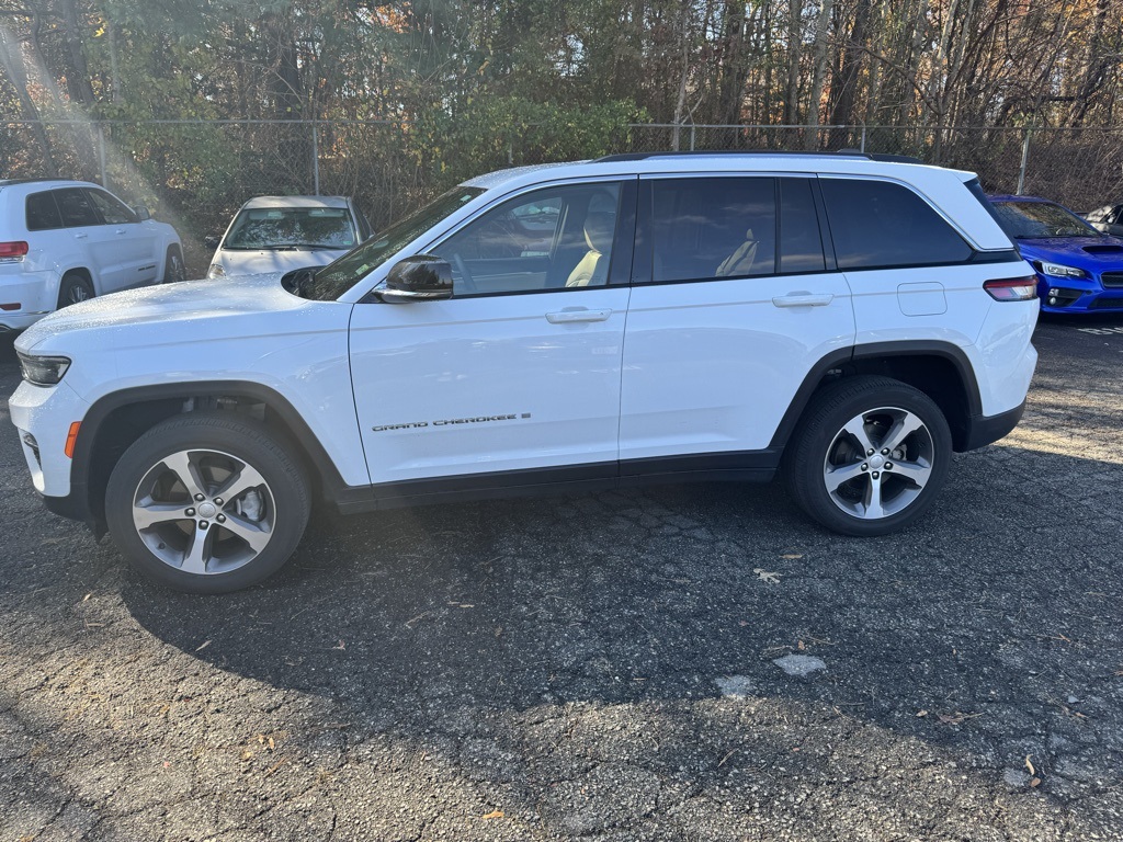 2023 Jeep Grand Cherokee Limited photo 2