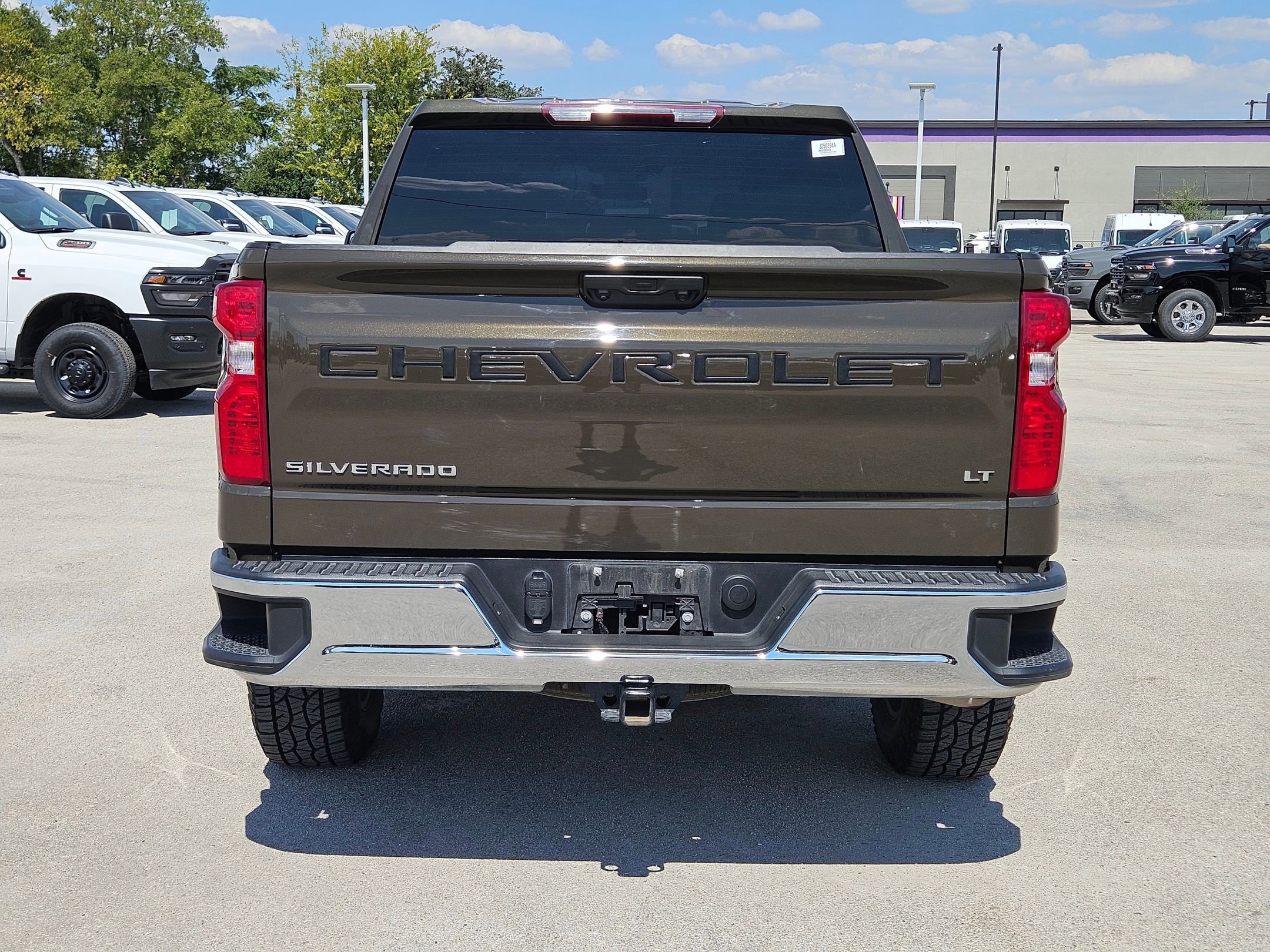 2023 Chevrolet Silverado 1500 LT photo 3