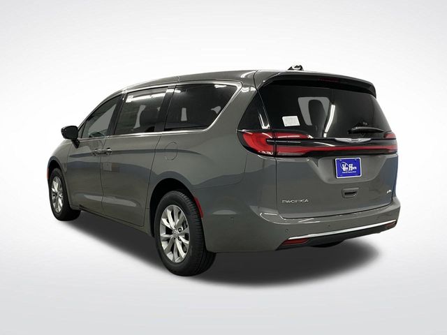 2025 Chrysler Pacifica photo 3