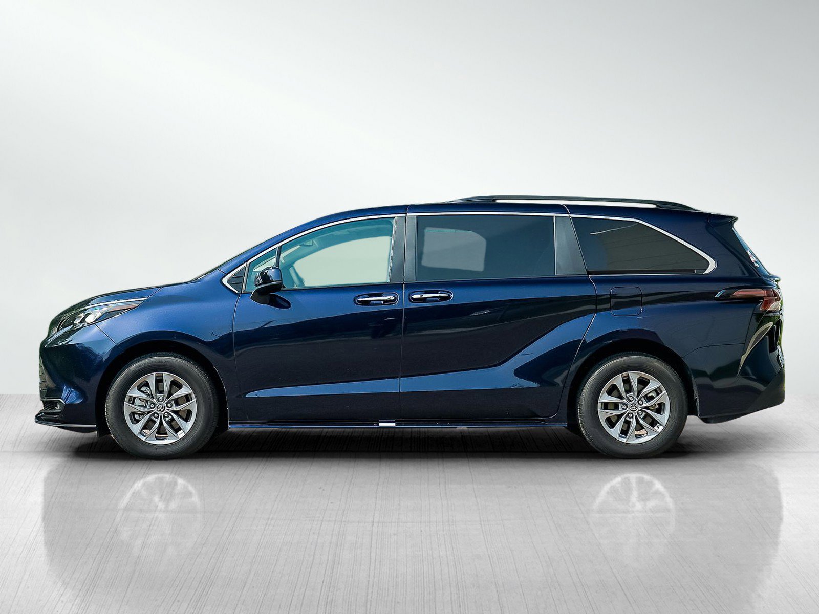 Used 2025 Toyota Sienna XLE with VIN 5TDJSKFC1SS175479 for sale in Bloomington, Minnesota