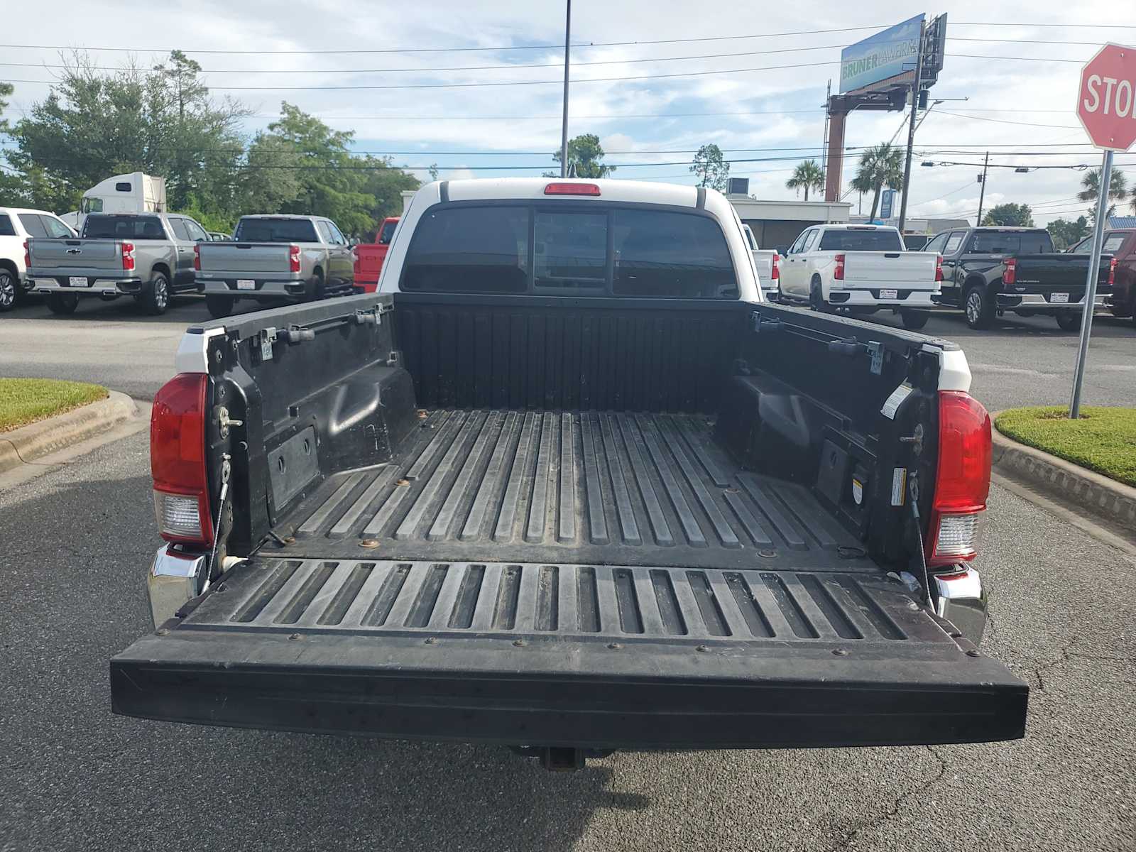 2017 Toyota Tacoma SR5 photo 5