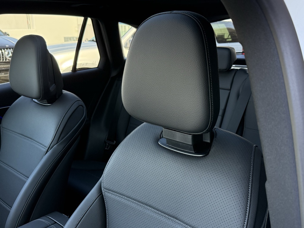 2026 Mercedes Benz GLC 300 4MATIC photo 3