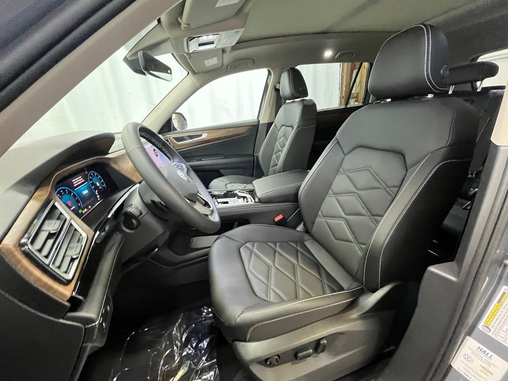 2025 Volkswagen Atlas SE Technology photo 9