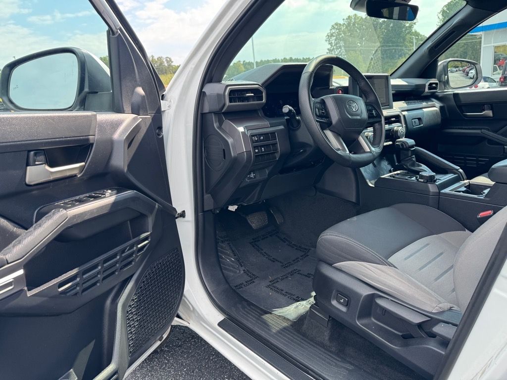 2025 Toyota Tacoma SR5 photo 13