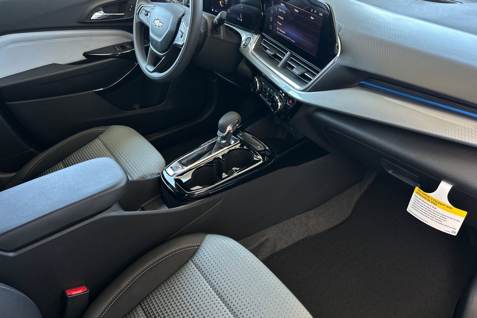 2025 Chevrolet Trax LT photo 16