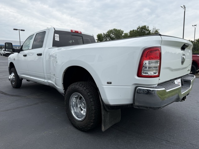 2023 Ram 3500 Tradesman photo 3
