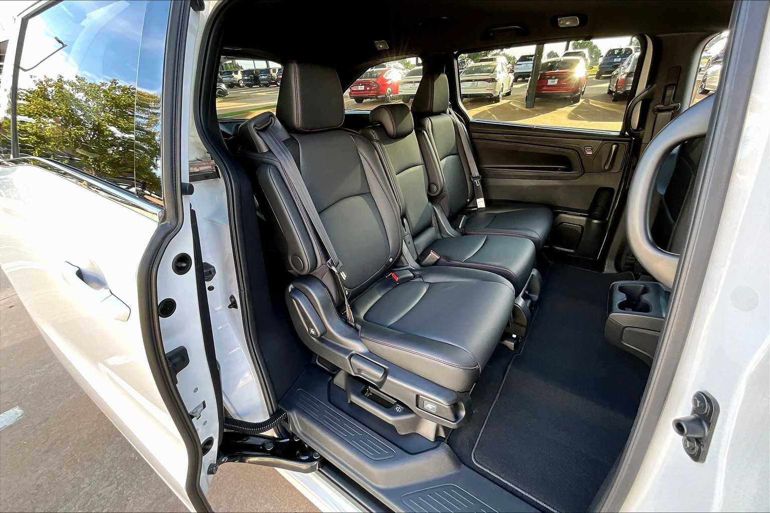 2025 Honda Odyssey photo 17