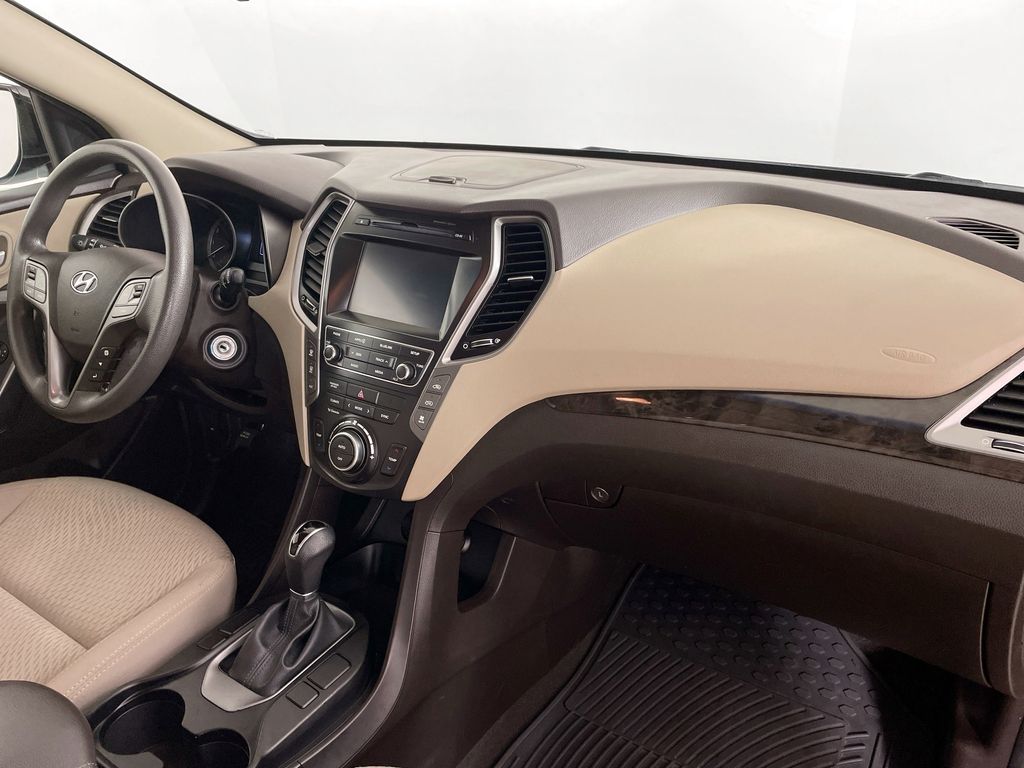 2017 Hyundai Santa Fe SE photo 26