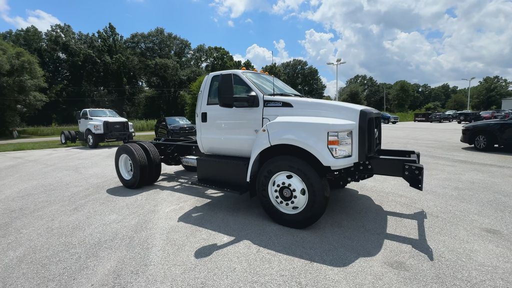2025 Ford F-650 Base photo 2