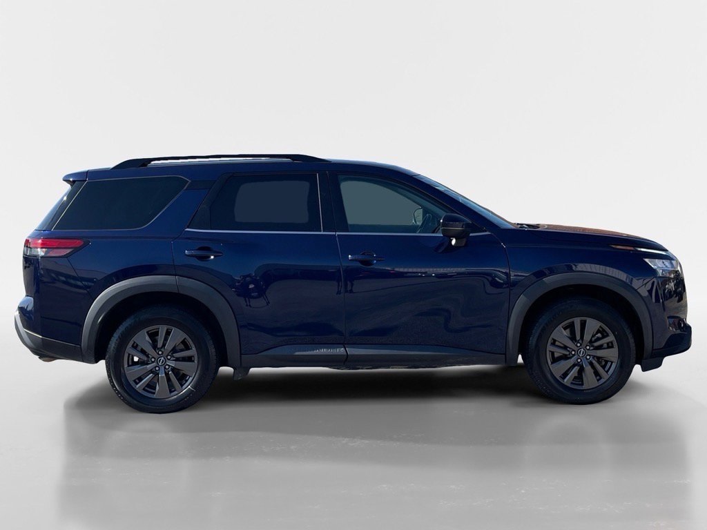 2022 Nissan Pathfinder SV photo 6