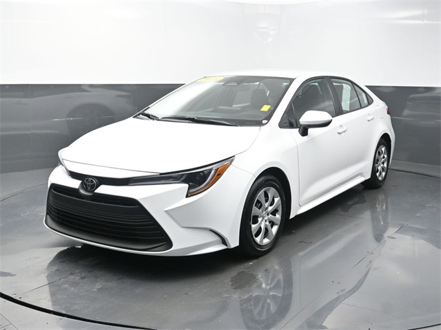2025 Toyota Corolla LE's photo
