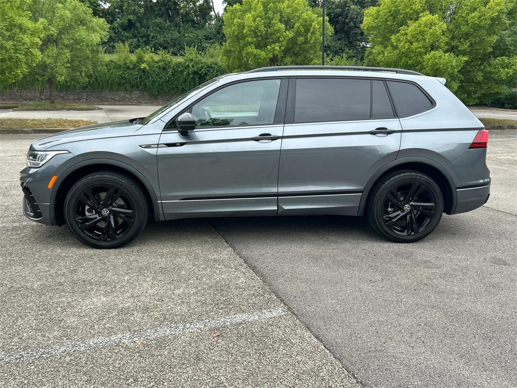 2023 Volkswagen Tiguan SE R-Line Black photo 4