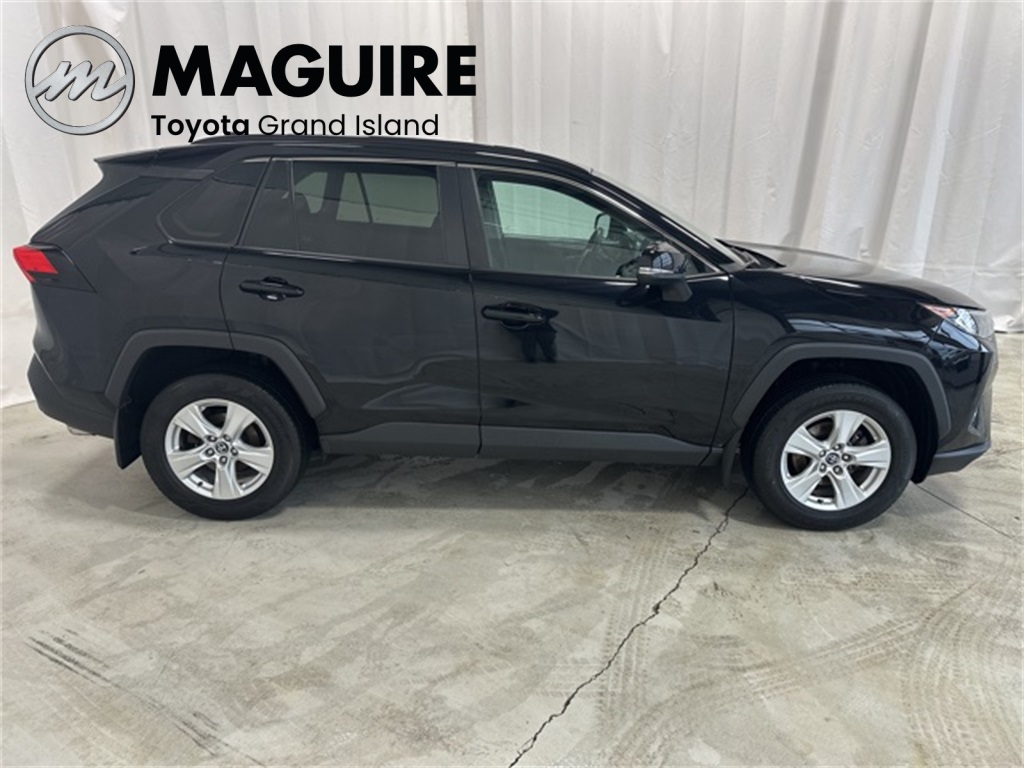 2020 Toyota RAV4 XLE photo 2