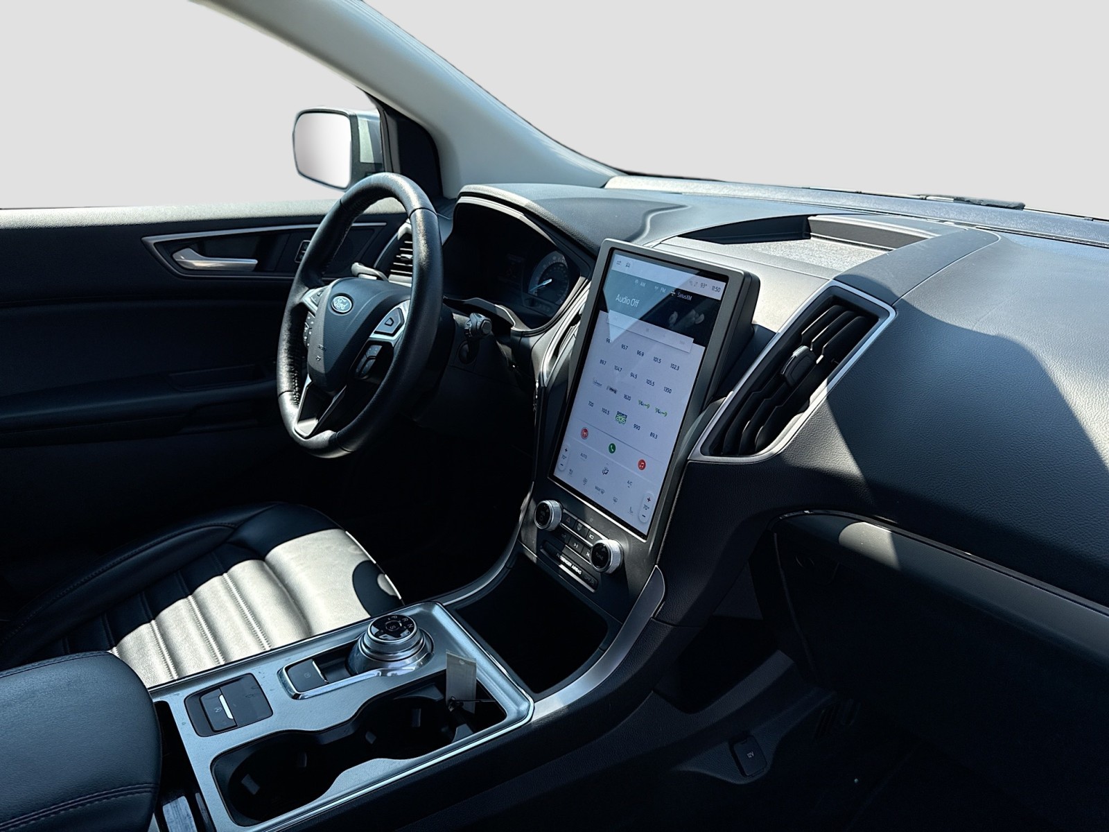 2022 Ford Edge SEL photo 27