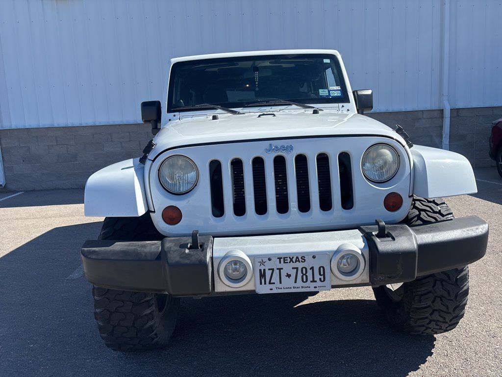 2012 Jeep Wrangler Unlimited Sahara photo 2