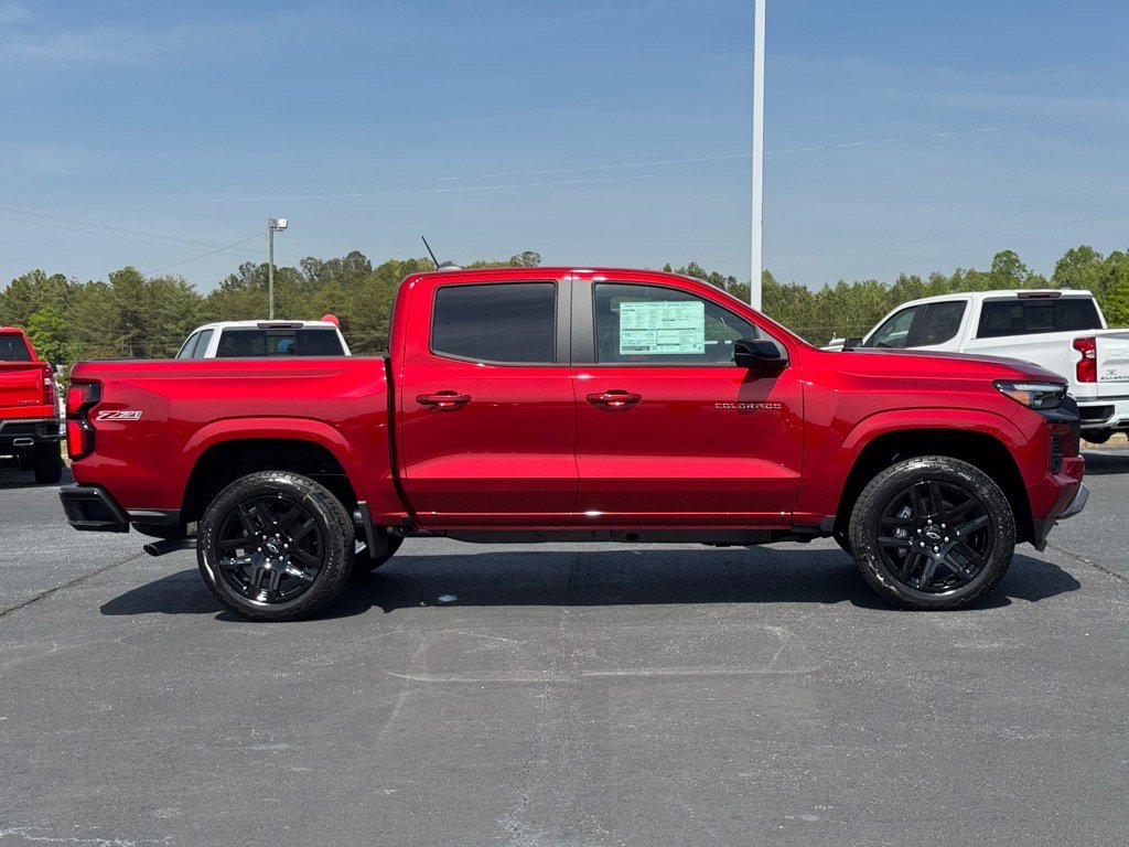 2025 Chevrolet Colorado Z71 photo 2