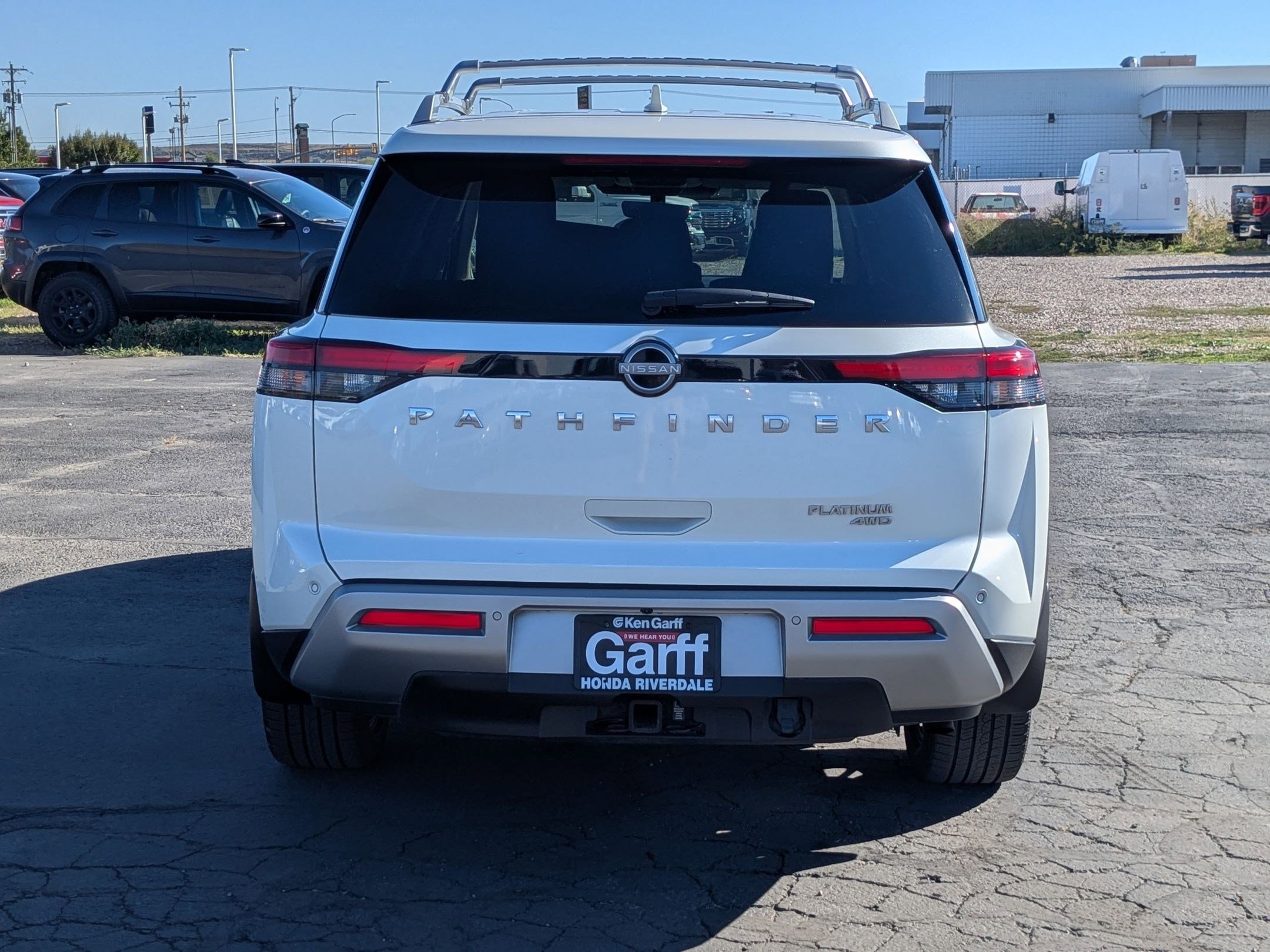 2023 Nissan Pathfinder Platinum photo 4