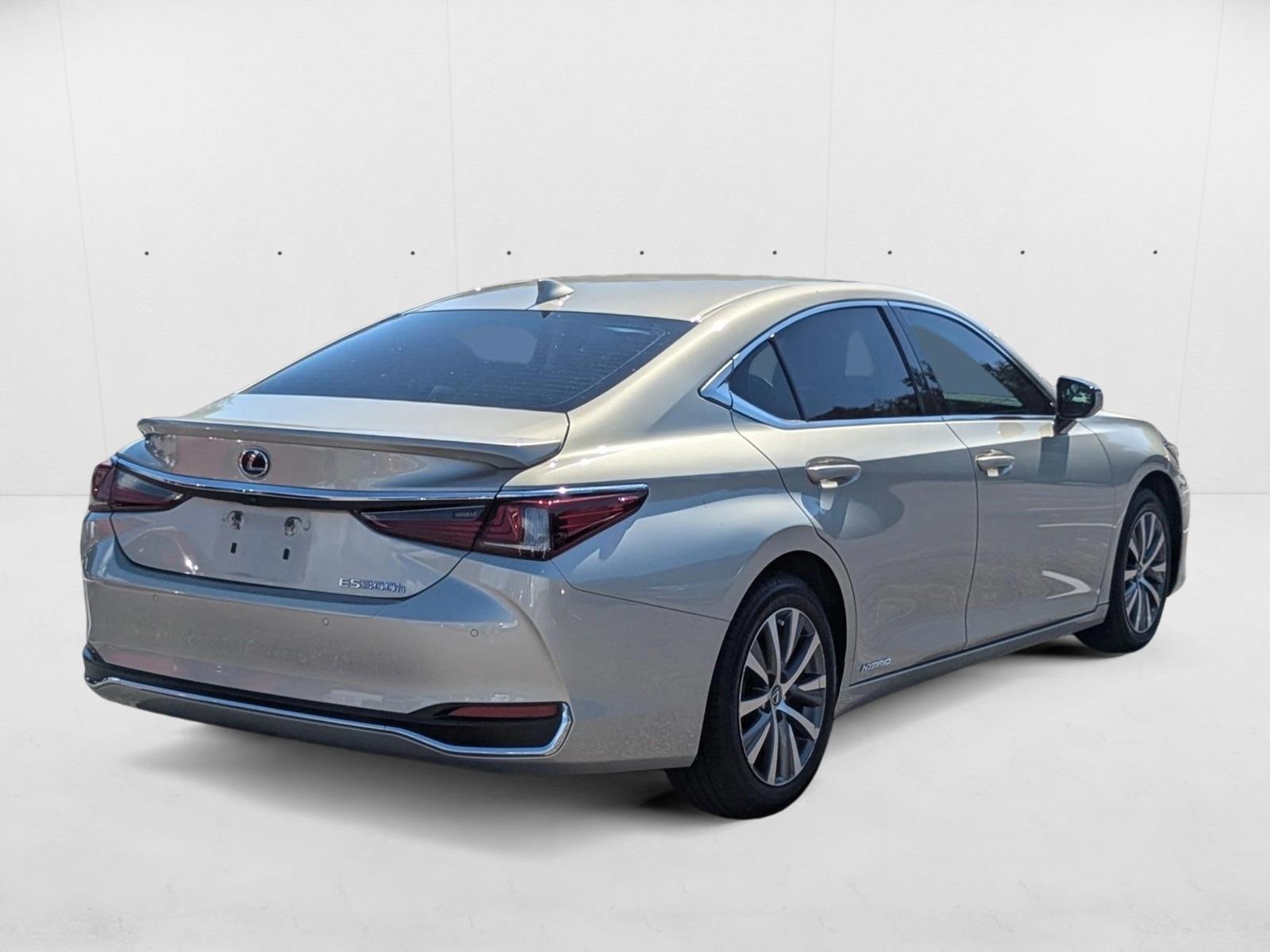 2020 Lexus ES 300h photo 5