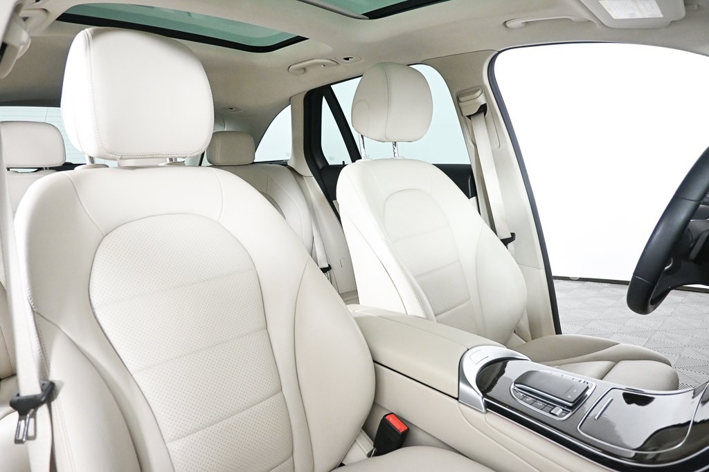 2022 Mercedes Benz GLC 300 photo 19