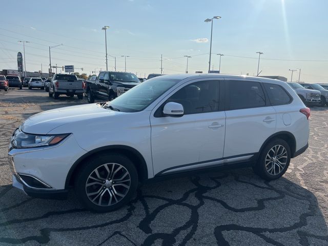 Used 2016 Mitsubishi Outlander SE with VIN JA4AD3A35GZ009134 for sale in Bloomington, IL