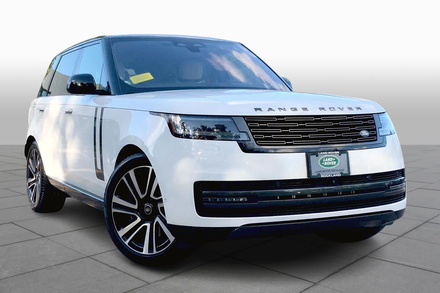 2023 Land Rover Range Rover SE photo 2