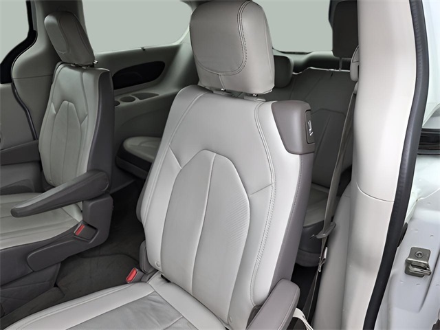 2018 Chrysler Pacifica Touring L photo 28