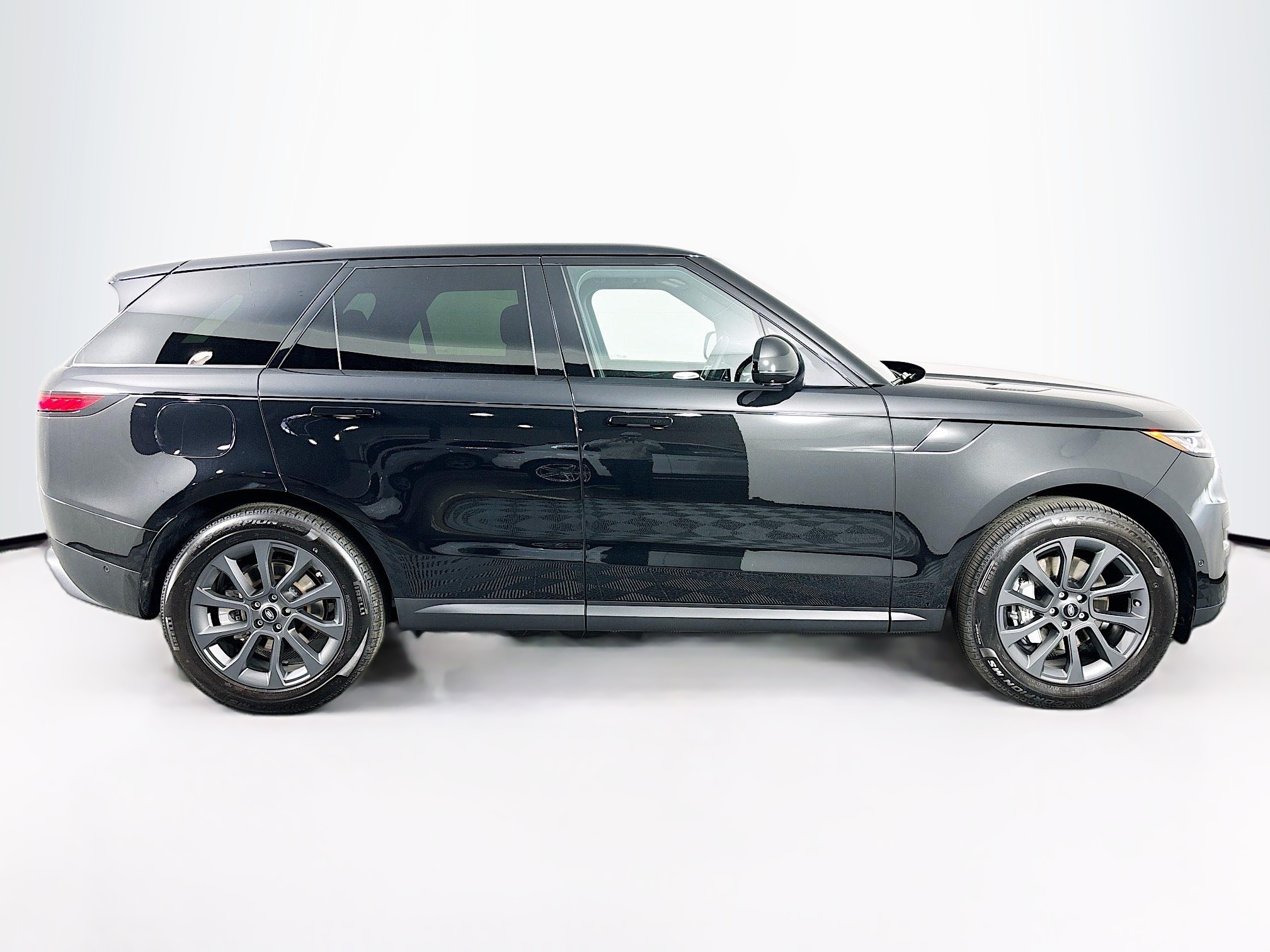 2025 Land Rover Range Rover Sport SE photo 4