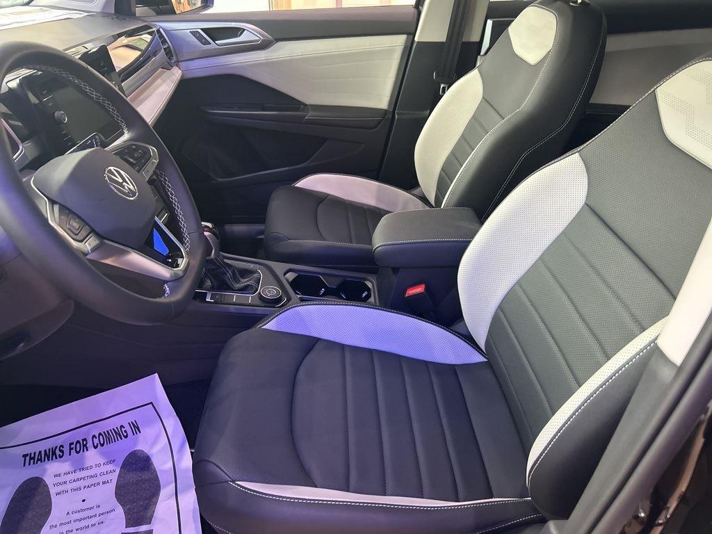 2025 Volkswagen Taos SEL photo 7