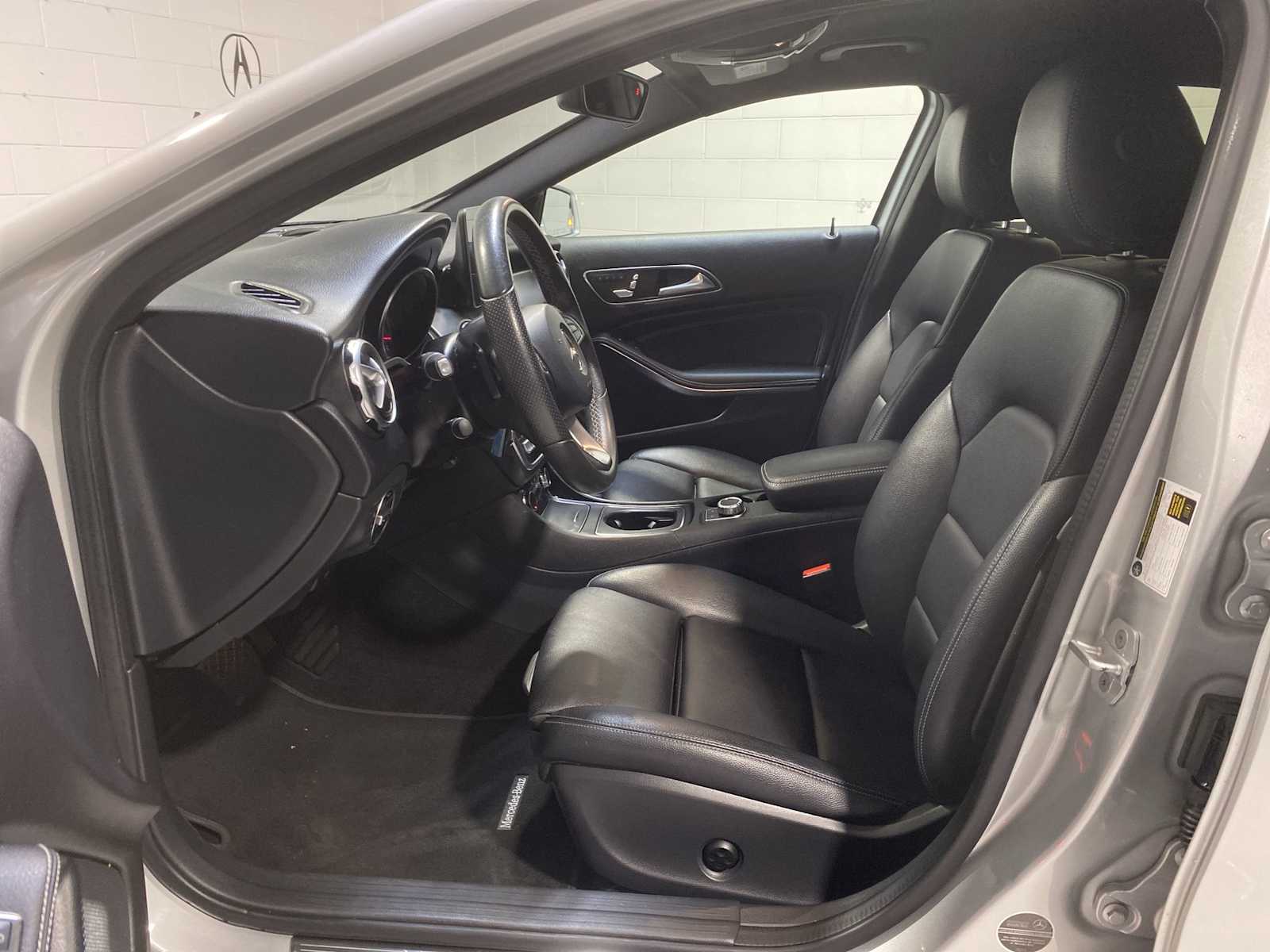 2018 Mercedes Benz GLA 250 4MATIC photo 2