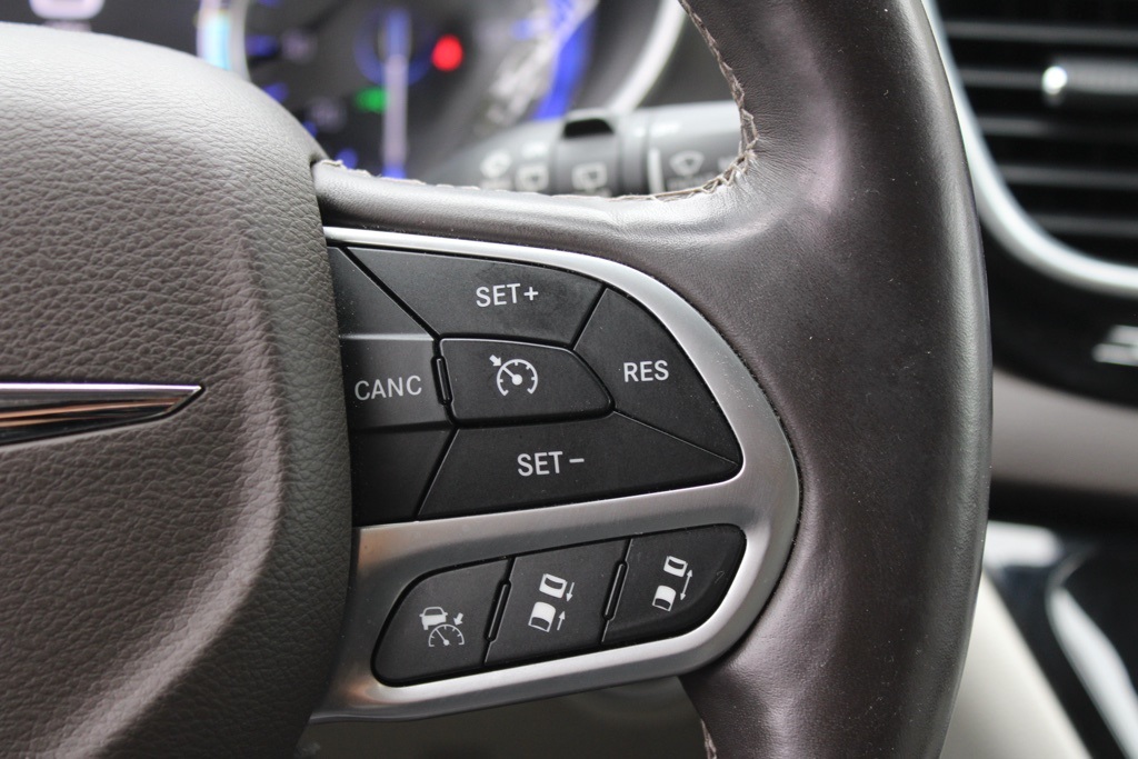 2017 Chrysler Pacifica Touring Plus photo 16