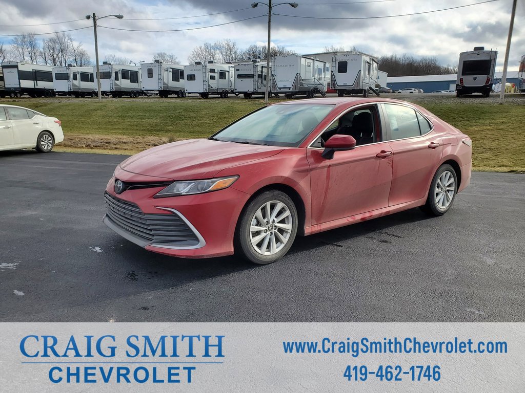 2024 Toyota Camry LE's photo