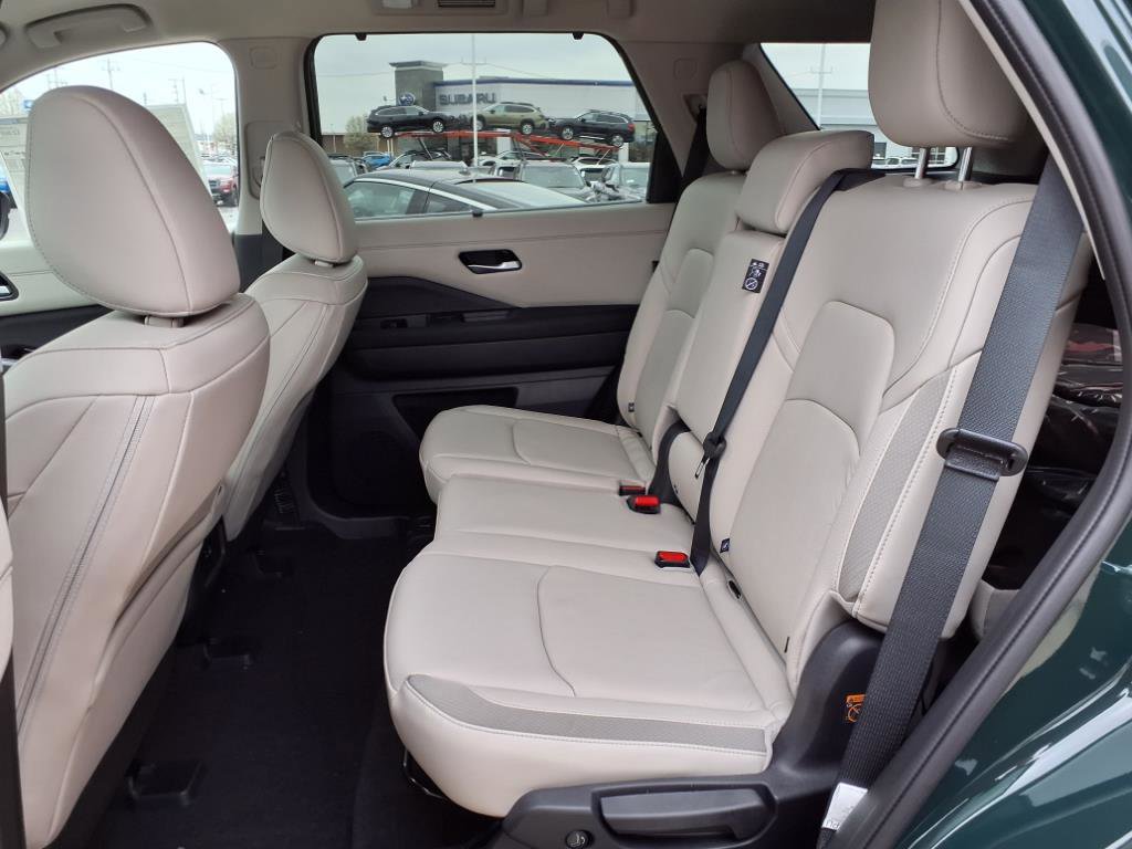 2025 Nissan Pathfinder SL photo 6