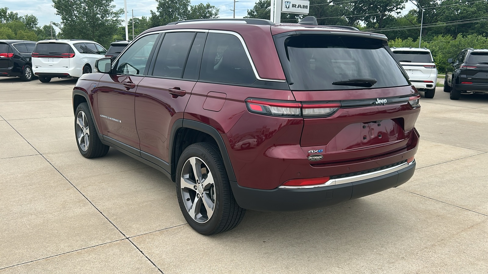 2023 Jeep Cherokee Base photo 5