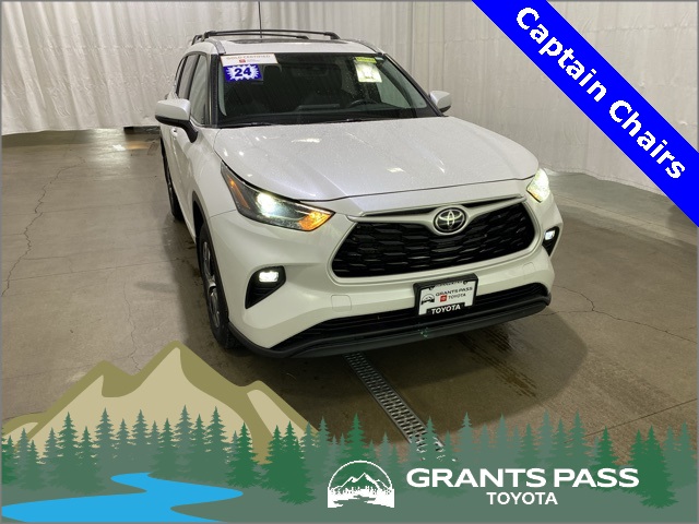 2024 Toyota Highlander XLE's photo