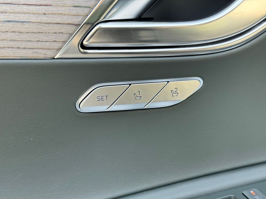 2025 Genesis GV80 2.5T Prestige photo 25