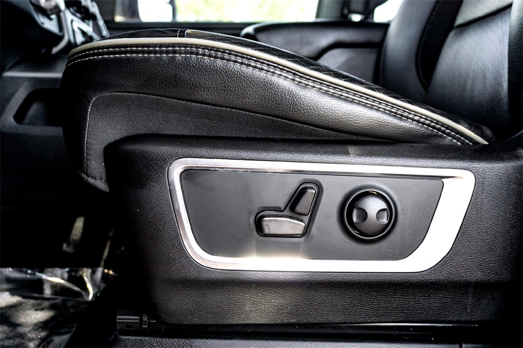 2024 Ram 1500 Laramie photo 12