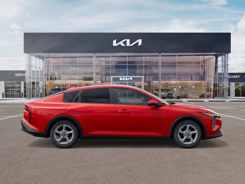 2025 Kia K4 LXS photo 2