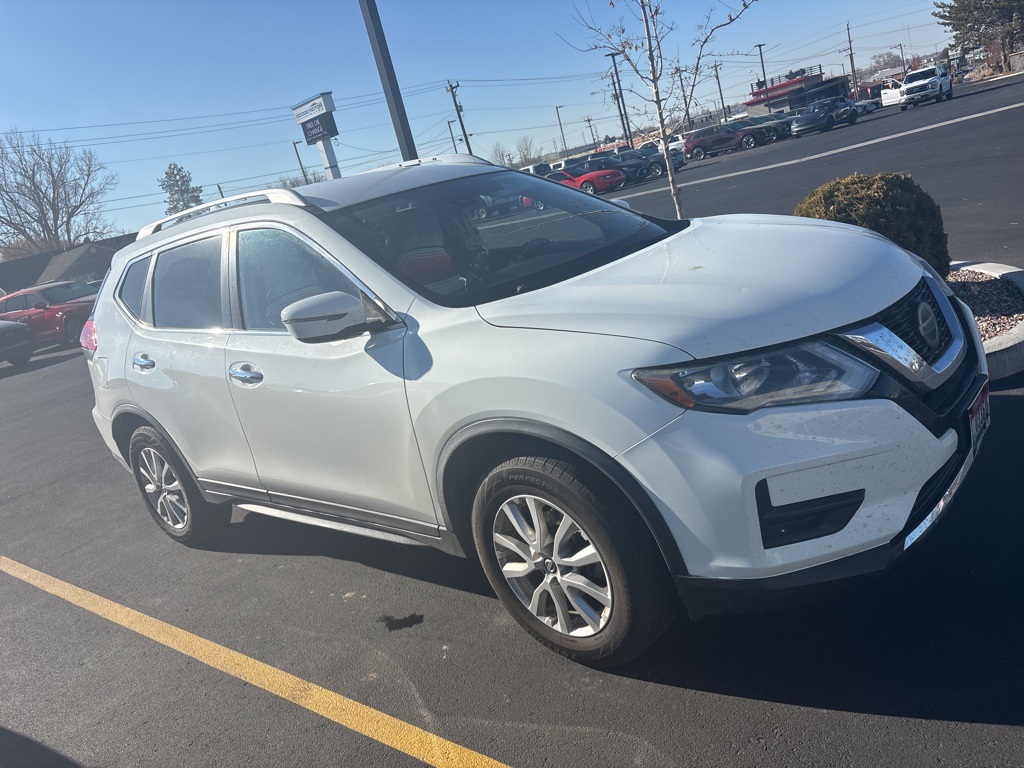 2019 Nissan Rogue SV photo 2