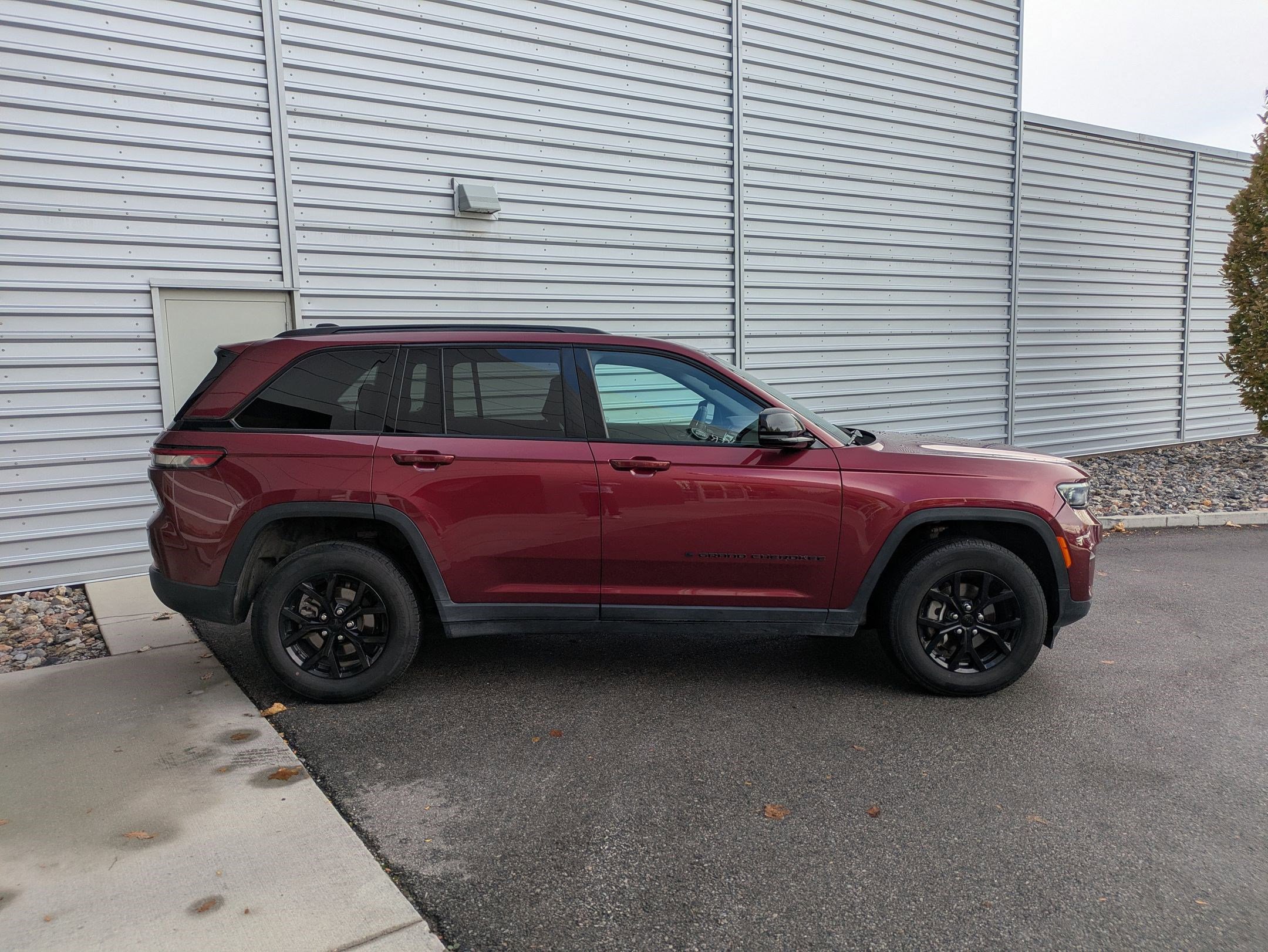 2024 Jeep Grand Cherokee Altitude photo 3