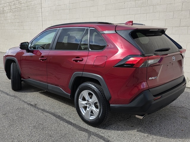 2021 Toyota RAV4 XLE photo 2