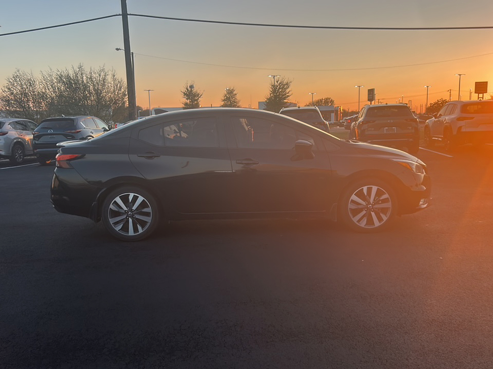 2020 Nissan Versa SR photo 3