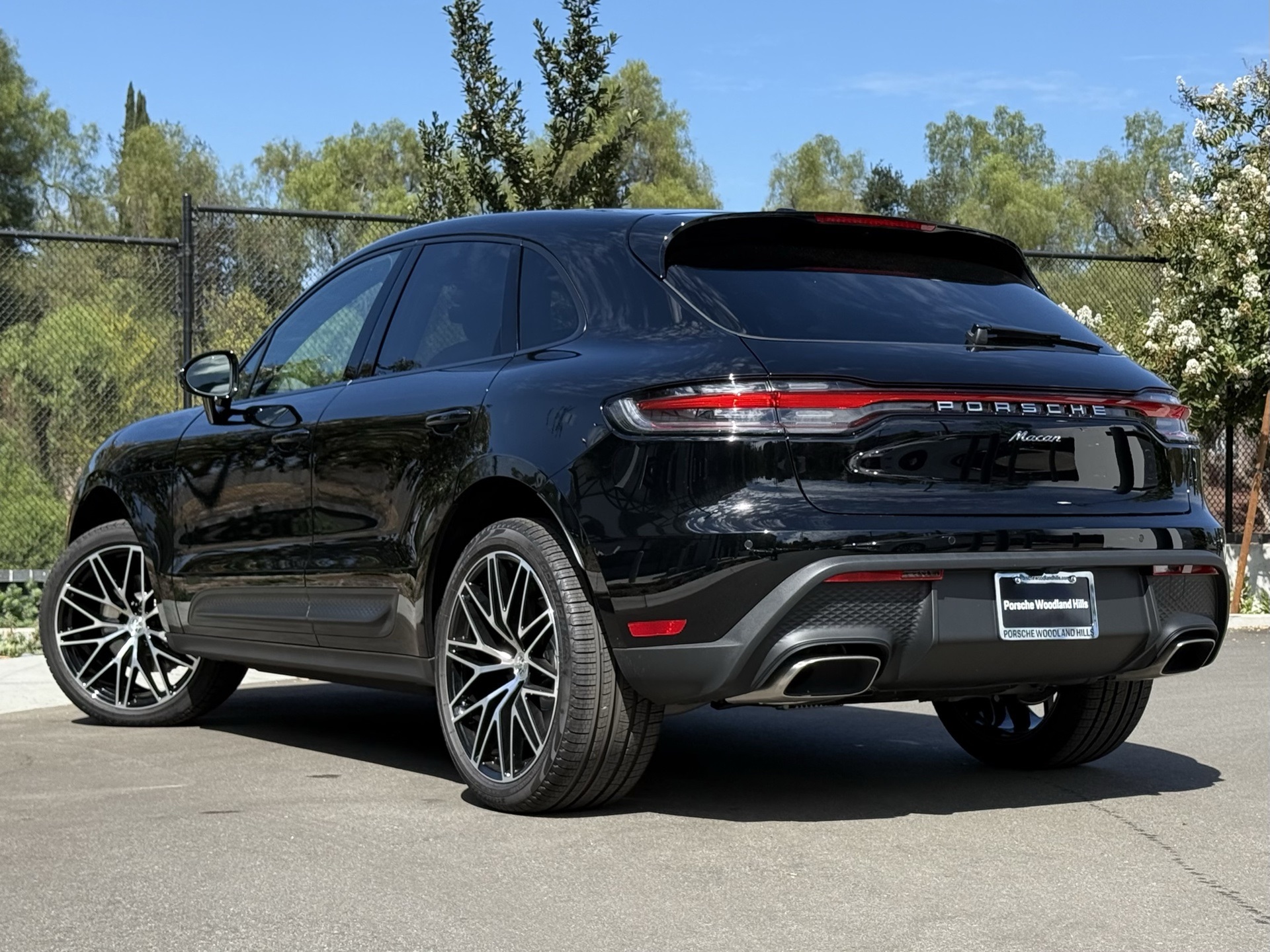 2025 Porsche Macan T photo 2