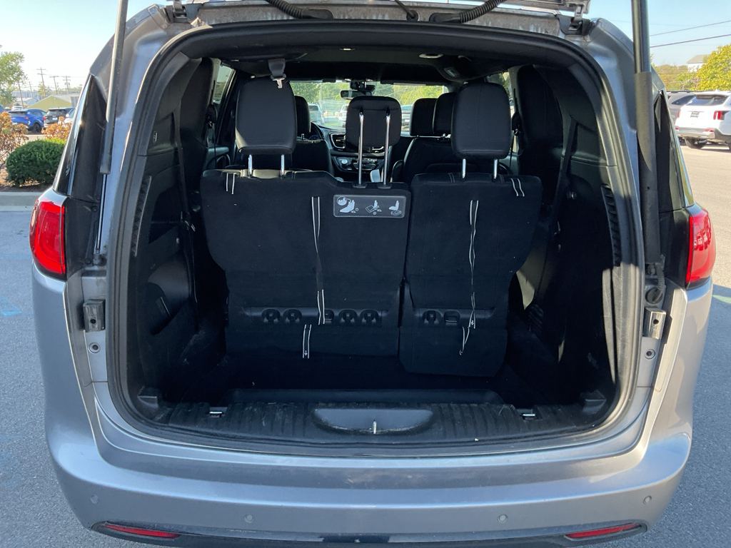 2019 Chrysler Pacifica Touring L photo 10