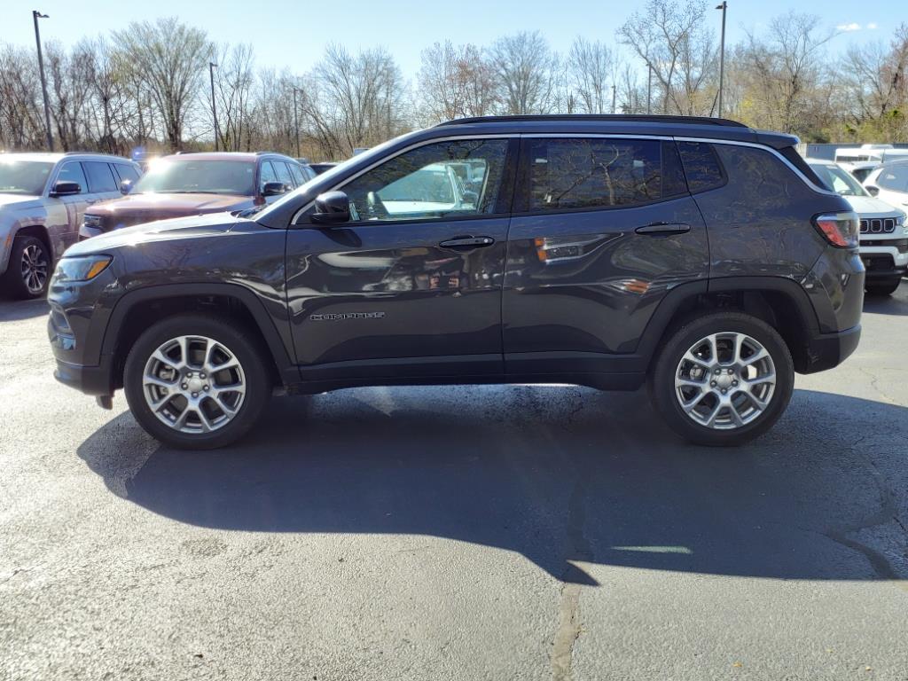 2024 Jeep Compass Latitude Lux photo 4