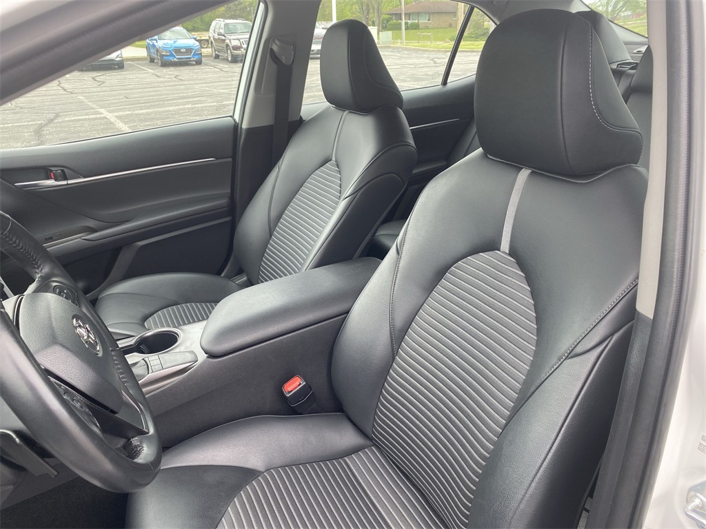 2023 Toyota Camry SE photo 11