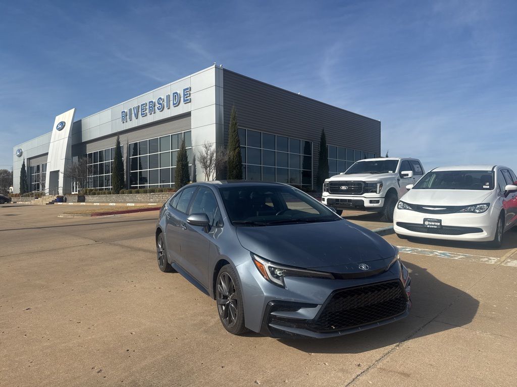 2024 Toyota Corolla SE's photo