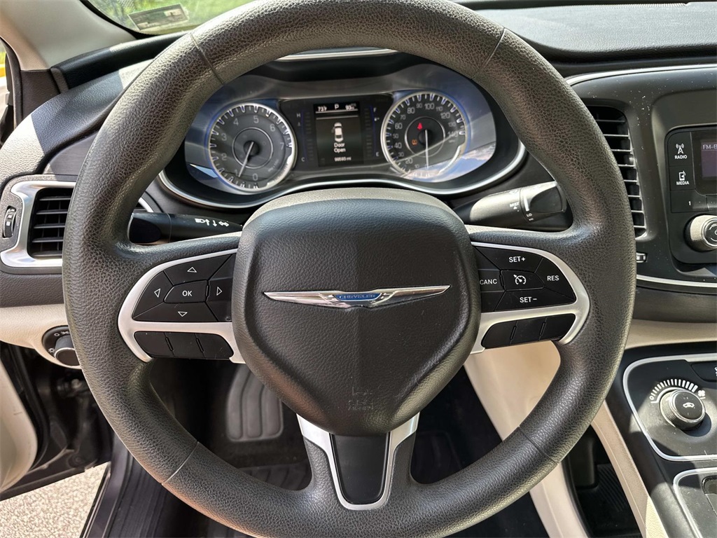 2015 Chrysler 200 LX photo 19